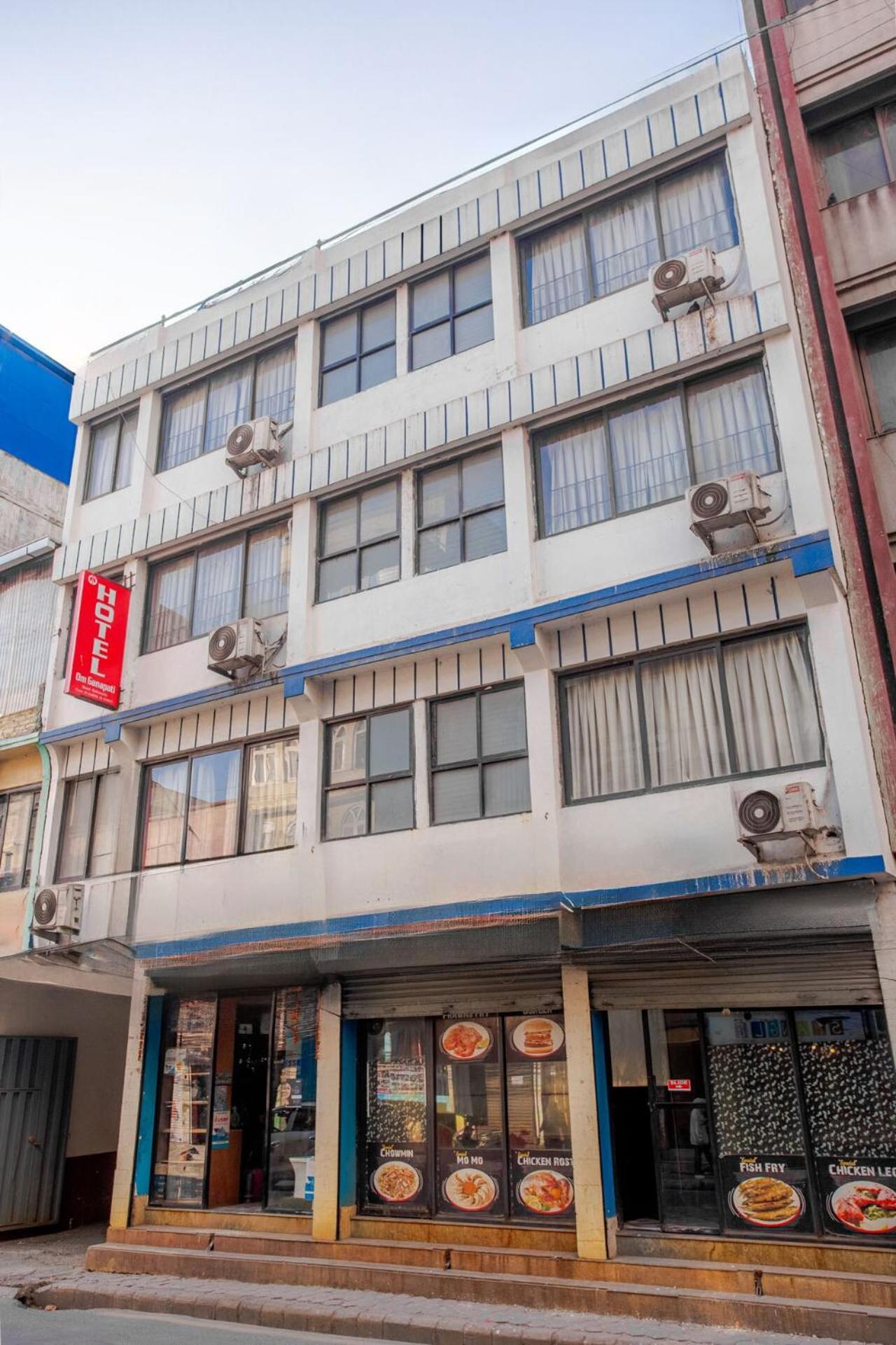 Oyo 808 Hotel Om Ganapati Pvt Ltd Катманду Экстерьер фото